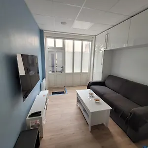 Apartment Bien Equipe Au Calme A Montmartre, Paris